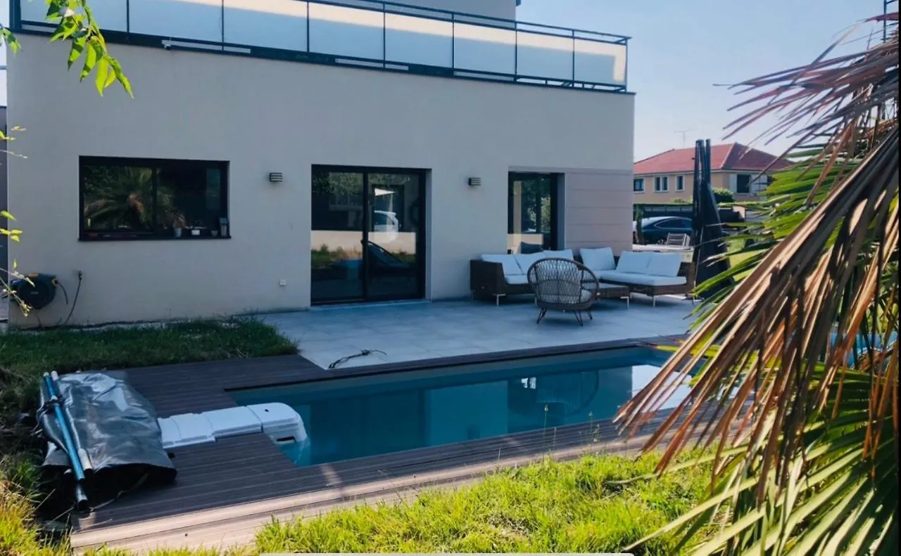 Villa Piscine 6 Personnes Meyzieu